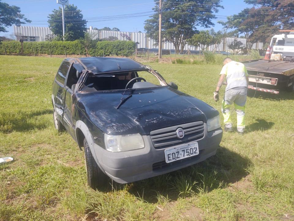 Foto 3 de 3 — Homem é preso após acidente em trevo de acesso à Araraquara